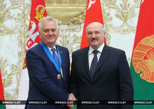Лукашенко наградил Николича орденом Дружбы народов