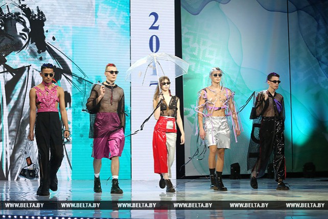 Более 110 белорусских дизайнеров представили свои коллекции в финале "Мельницы моды - 2017"