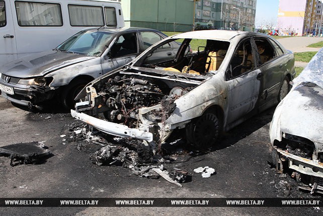 В Минске на улице Гурского загорелся легковой автомобиль