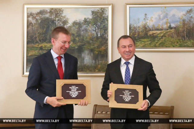 Почтовая марка в честь 25-летия дипотношений Беларуси и Латвии погашена в Минске