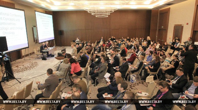 Представители 22 стран участвуют в конференции по онкогинекологии и онкоурологии в Минске