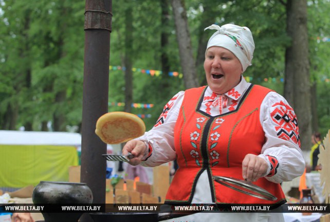 Фестиваль "Золотая пчелка" проходит в Климовичах