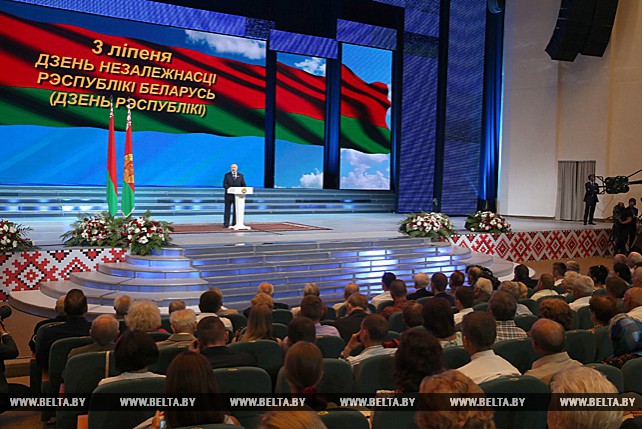 Лукашенко выступил на торжественном собрании по случаю Дня Независимости Беларуси