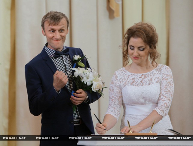 Церемония бракосочетания девяти пар прошла в Минске в День города