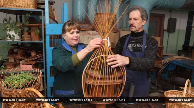 Виктор Гербач - мастер лозоплетения из Бобруйска