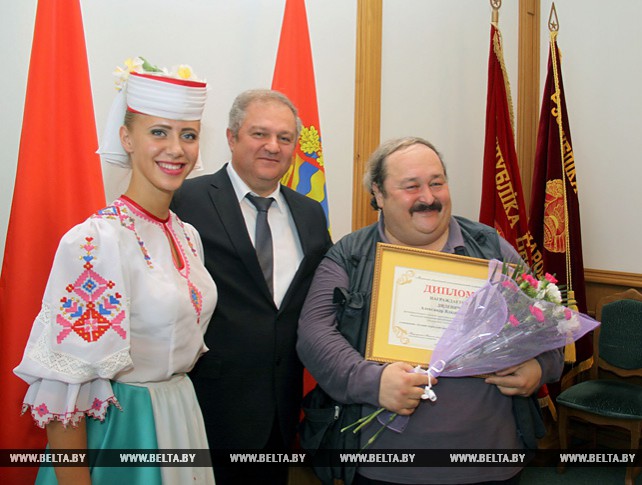 В Миноблисполкоме вручены награды лучшим журналистам Минской области