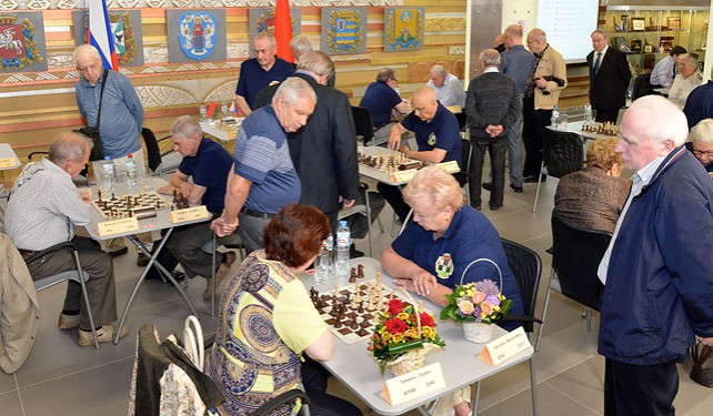 Петришенко и Дворкович открыли турнир по быстрым шахматам среди ветеранов Минска и Москвы
