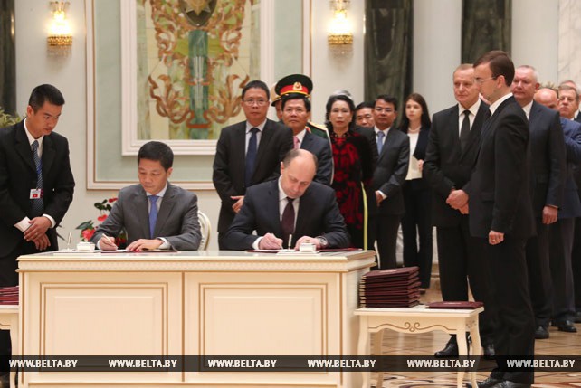 Пакет документов подписан по итогам переговоров президентов Беларуси и Вьетнама