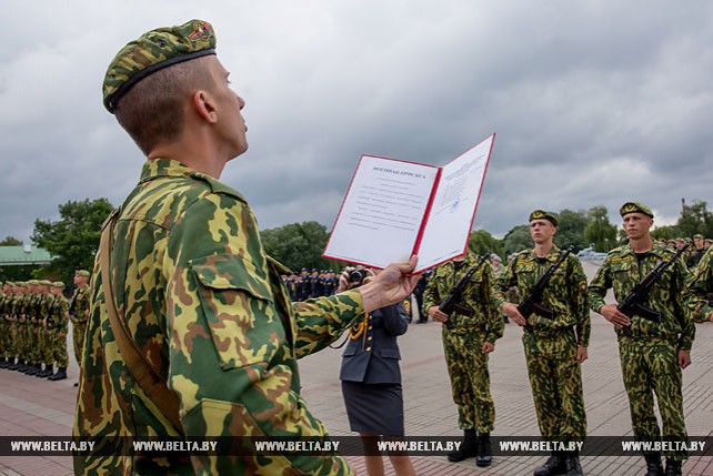Военнослужащие внутренних войск приняли присягу в Брестской крепости