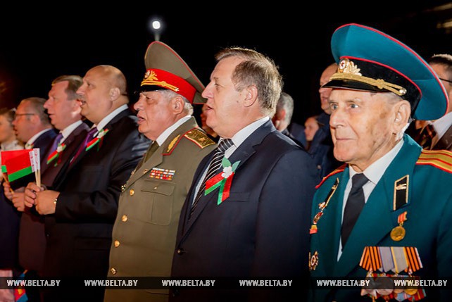 Брестчане исполнили гимн