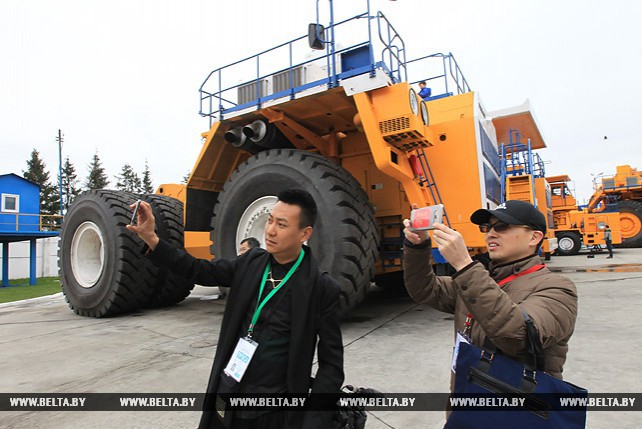 Китайские журналисты посетили ОАО "БелАЗ"