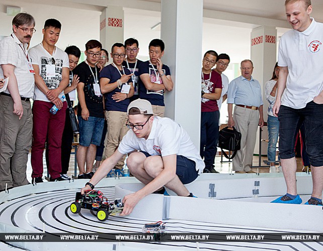 Второй этап белорусско-китайского турнира по робототехнике проходит в Бресте