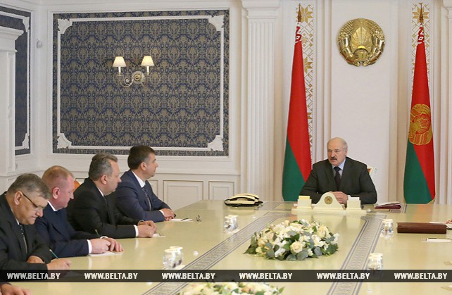 Лукашенко требует выполнения задач по повышению жизненного уровня населения