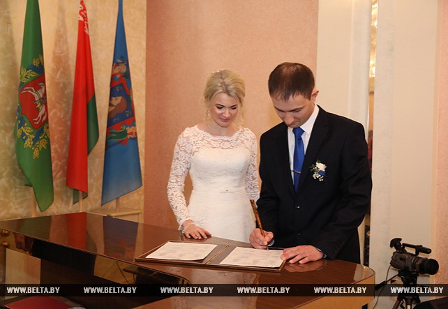 Регистрация сотого брака 2017 года состоялась в Витебске в честь 100-летия органов ЗАГС Беларуси