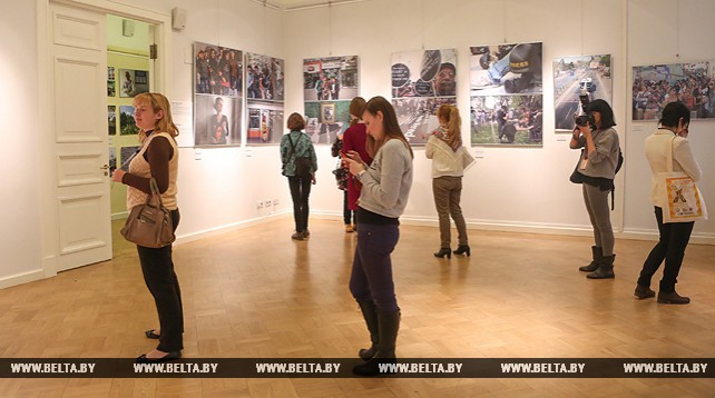 Выставка молодых фотокорреспондентов открылась в Государственном Эрмитаже