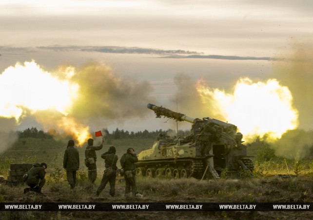 Артиллеристы проводят учения на Обуз-Лесновском полигоне