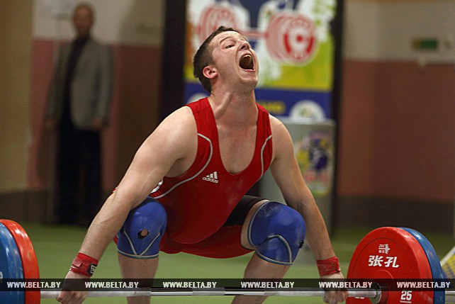 В Гродно определяют, кто войдет в национальную сборную по тяжелой атлетике