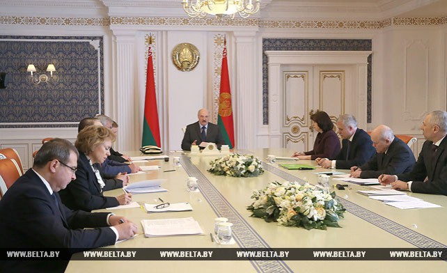Лукашенко провел совещание по вопросу оптимизации численности работников государственных органов
