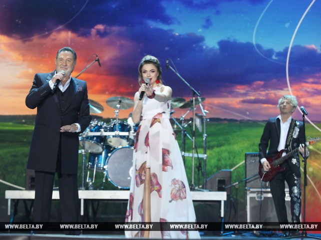 Концертом ансамбля "Сябры" завершился День Союзного государства в Витебске