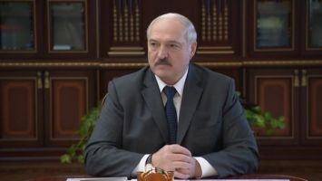 Лукашенко: у нас нет никакой самоизоляции, это фактически амбулаторное лечение