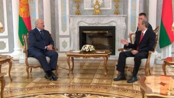 Лукашенко подтверждает курс на развитие тесных отношений с Венесуэлой и намерен совершить визит в эту страну