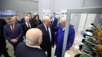 Лукашенко: Путин говорит: Молодцы, что сохранили! // Проверка ВС, мужской разговор, микроэлектроника