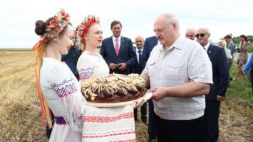 "Меня в этом упрекать не надо! А пусть скажут спасибо!" Что делал Лукашенко на неделе? ВСЕ ВИДЕО