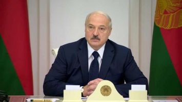 "Если кто-то хочет диалога, пожалуйста" - Лукашенко готов вести диалог с трудовыми и студенческими коллективами