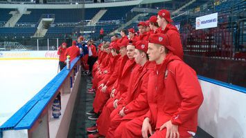 Юниорская сборная Беларуси (U18) по хоккею побывала на тренировке национальной команды