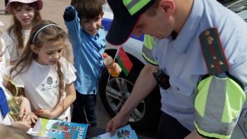 ГАИ и ОСВОД Московского района Минска провели акцию ко Дню защиты детей