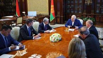 Лукашенко: Я понимаю Трампа! // Встреча с Коулом, совещание с банкирами и Президент НА СВАДЬБЕ