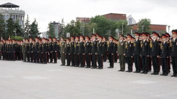 На площади Государственного флага прошел выпуск учащихся Минского суворовского училища