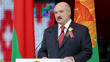 Лукашенко: в политике появились "бухгалтеры", мечтающие поделить Победу