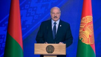 Лукашенко: факты несвоевременной выплаты зарплаты надо выжигать каленым железом