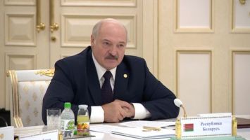 Лукашенко на саммите СНГ призвал поддержать действующую власть в Украине