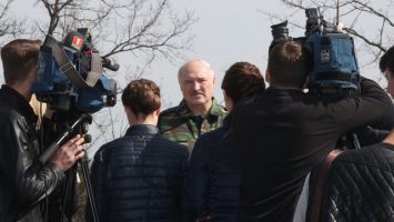 "Надо отдать дань уважения тем, кто там лежит" - Лукашенко высказался о Куропатах