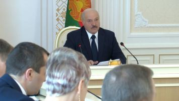 Лукашенко: борьба с коронавирусом обошлась бюджету в полмиллиарда рублей, но человек важнее денег