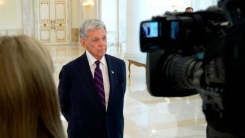 Джон Коул: США хотят вернуть посольство в Минск