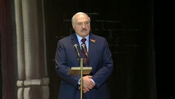 Лукашенко - творческой интеллигенции: мы должны объединиться и удержать страну