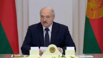 Лукашенко требует развивать и углублять производство продукции из древесины