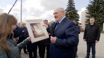 Лукашенко в Брагине после участия в митинге-реквием тепло пообщался с местными жителями