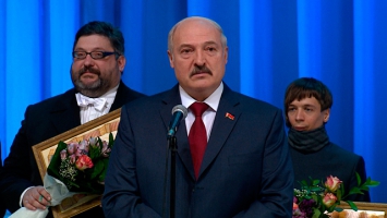Лукашенко попросил всех подключиться к уборке снега