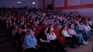 Жительниц Заводского района Минска поздравили с Днем матери во Дворце детей и молодежи "Золак"