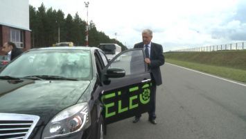 Семашко протестировал первый белорусский электромобиль