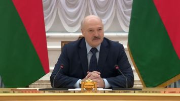 Лукашенко рассказал о договоренности с Путиным о помощи гражданам стран Запада и Украины с прививками от COVID-19