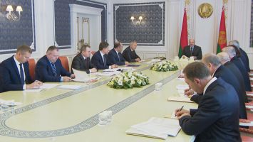 ВВП, экспорт, нефть и поставки продовольствия - Лукашенко собрал совещание по экономическим вопросам