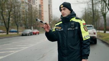 Обязательная зимняя резина с 1 декабря: инспекторы ГАИ проверяют автомобили