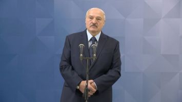 Лукашенко: Беларусь не будет отменять мероприятия к 75-летию Победы