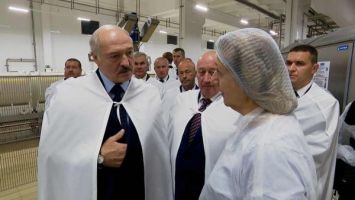 Лукашенко во время рабочей поездки в Оршу посетил предприятие по производству сыров