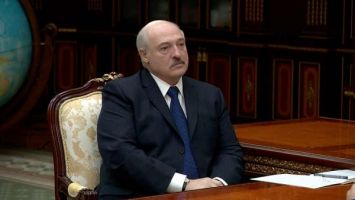 Лукашенко требует расставить точки над "i" в вопросах действия коллективных договоров